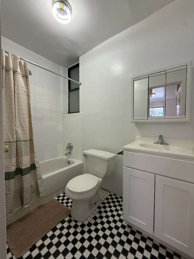 419 W 54th St in New York, NY - Building Photo - Building Photo