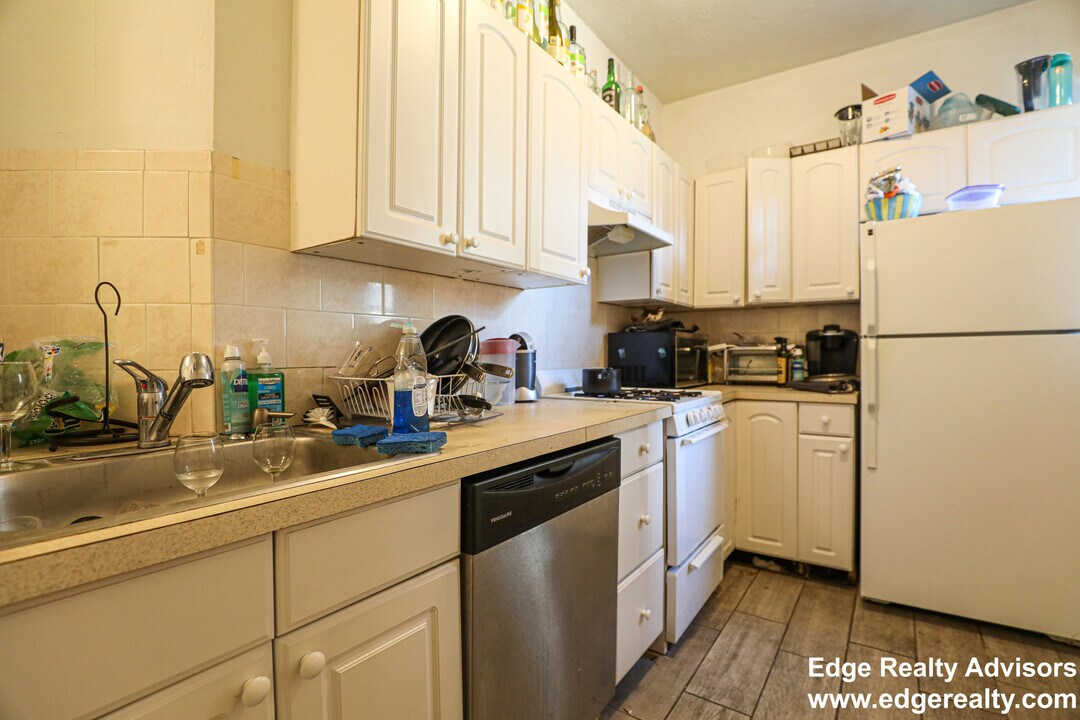 56 Egmont St, Unit 1 in Brookline, MA - Foto de edificio