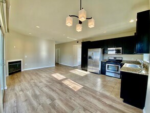 5827 Carlton Way, Unit 201 in Los Angeles, CA - Foto de edificio - Building Photo