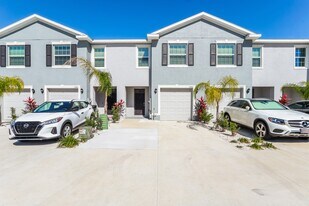 11882 Mountain Retreat Ln in Riverview, FL - Building Photo