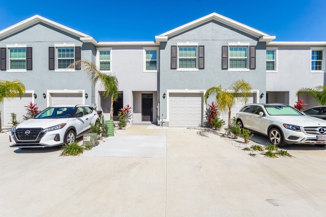 11882 Mountain Retreat Ln in Riverview, FL - Building Photo