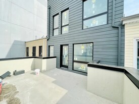 Furnished room/NOT APARTMENT, Unit 3 in Brooklyn, NY - Building Photo