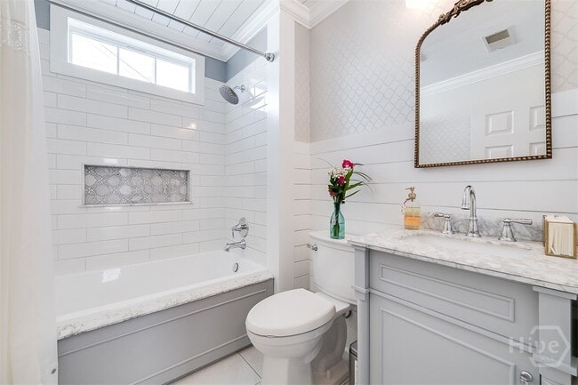 property at 8 Bushwood Dr