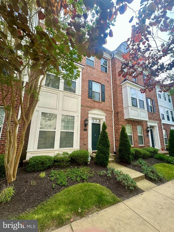 property at 19 Steeplechase Dr