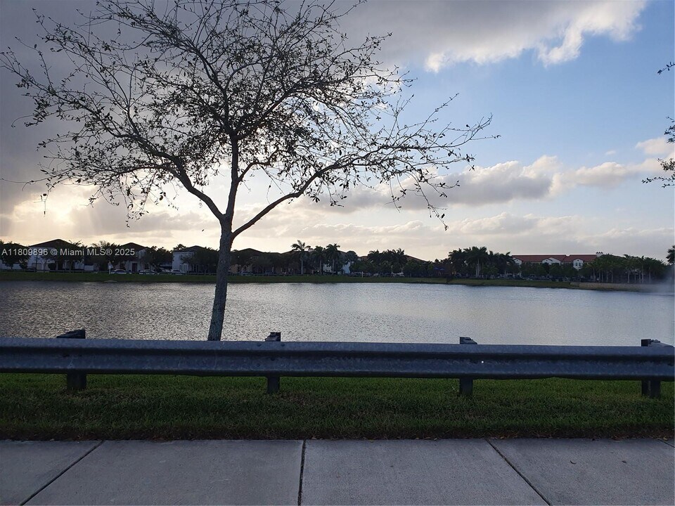 9171 SW 169th Pl in Miami, FL - Building Photo