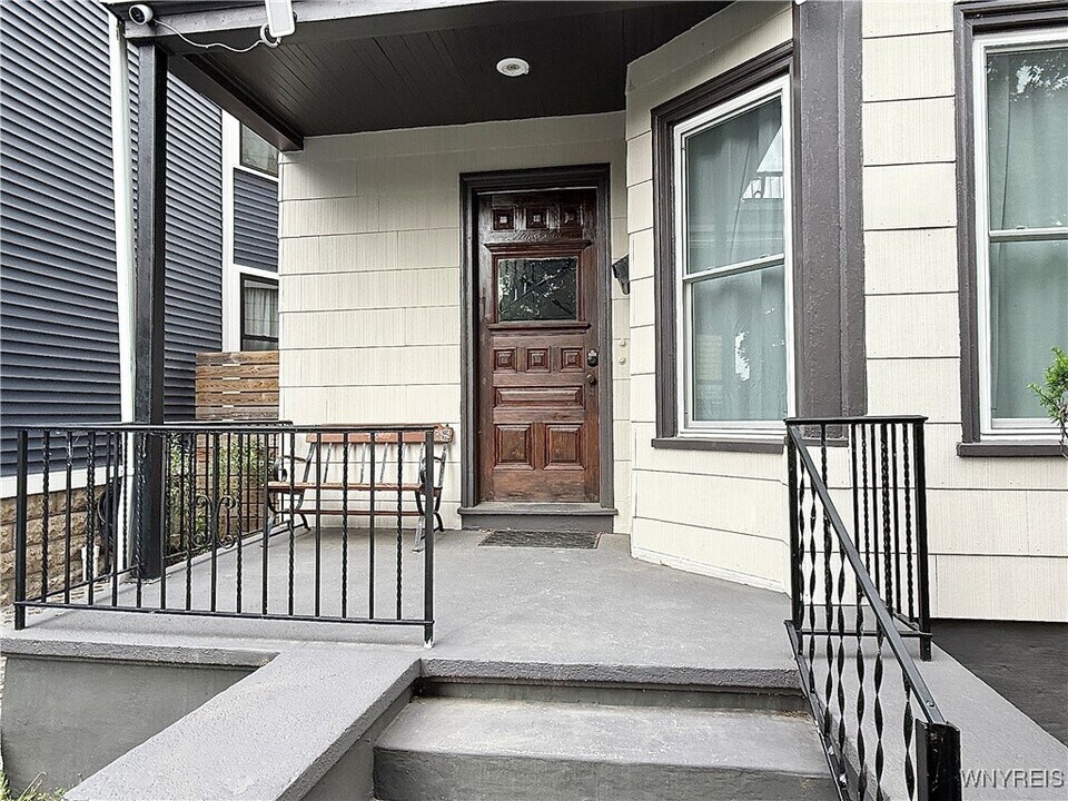 460 Rhode Island St in Buffalo, NY - Building Photo