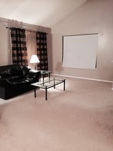 2016 Foxmeadow Dr, Unit 2016 in Royersford, PA - Foto de edificio - Building Photo