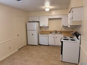 6204 Menifee Dr NW in Huntsville, AL - Building Photo - Building Photo