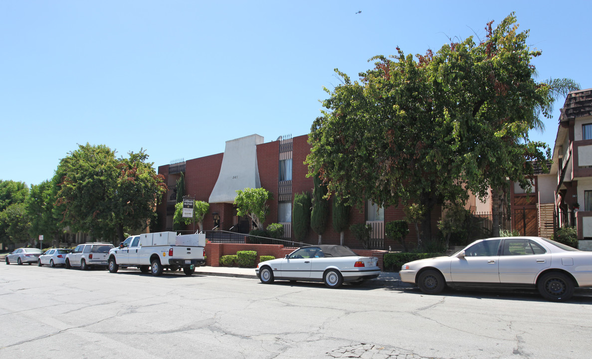 345 E Santa Anita Ave in Burbank, CA - Foto de edificio