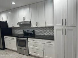 7335 Floral Ridge Dr in Jacksonville, FL - Building Photo