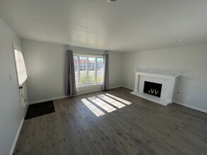 887 Redwood Ave in Santa Maria, CA - Building Photo - Building Photo