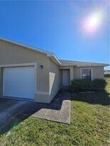 138 SE 12th St in Cape Coral, FL - Building Photo
