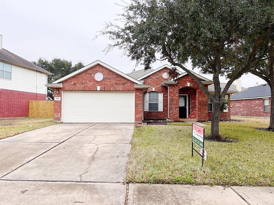 2823 Park Springs Ln in Sugar Land, TX - Building Photo