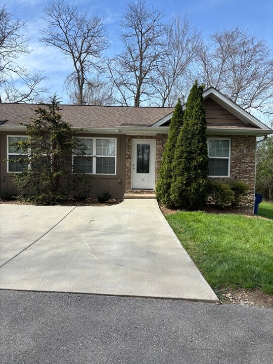 45 Kaylee Ln, Unit #102 in Crossville, TN - Building Photo