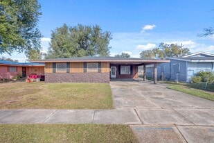 2821 General Doolittle Ave in Lake Charles, LA - Building Photo