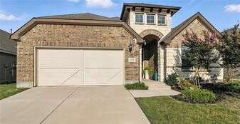 5512 Pebble Dr in Celina, TX - Building Photo