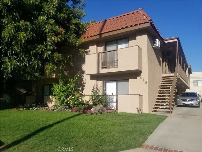 property at 5418 Hermitage Ave