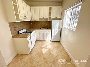 1267 Vin Scully Ave-Unit -1 in Los Angeles, CA - Building Photo - Building Photo