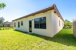 145 NE 27th Terrace in Homestead, FL - Foto de edificio - Building Photo