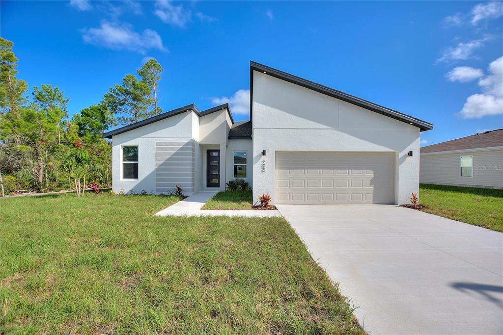 205 Hyacinth Ct in Poinciana, FL - Building Photo