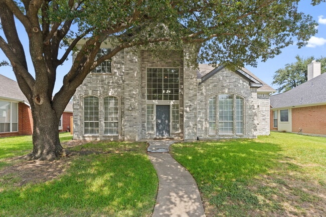 property at 2802 Briarbrook Ln