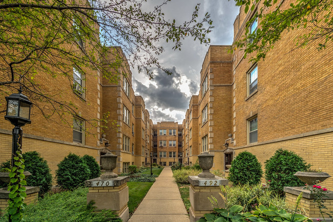 North Court in Oak Park, IL - Building Photo - Building Photo