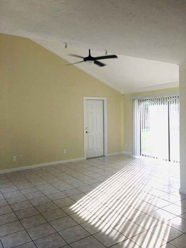 904 Archer Pkwy E in Cape Coral, FL - Building Photo - Building Photo