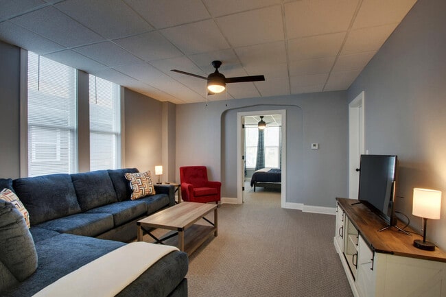 property at 916-918-918 Adams St