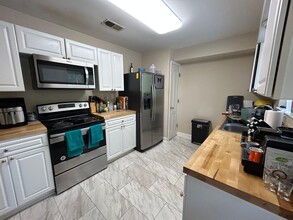 3716 SW 2nd Pl in Gainesville, FL - Foto de edificio - Building Photo