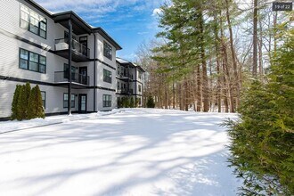 2075 Lafayette Rd, Unit B16 in Portsmouth, NH - Building Photo - Building Photo