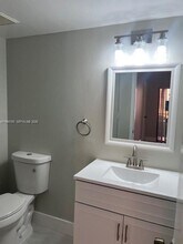6395 W 27th Ct in Hialeah, FL - Foto de edificio - Building Photo