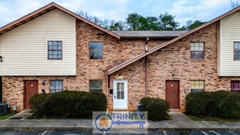 102 Lynn Cir in Easley, SC - Building Photo