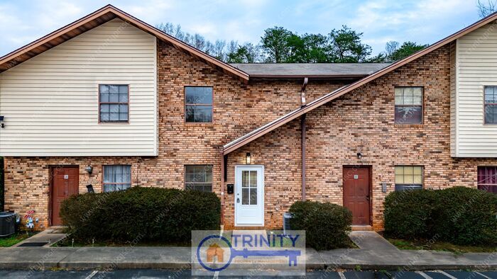 102 Lynn Cir in Easley, SC - Building Photo