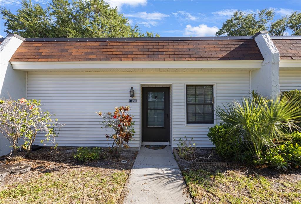 13721 Mission Oaks Blvd in Seminole, FL - Building Photo