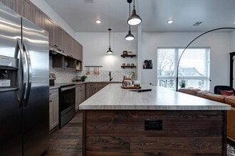 Quarry Town Apartments in Springfield, MO - Foto de edificio - Building Photo