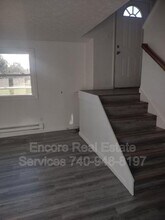 8582 Nichols Ln in Johnstown, OH - Foto de edificio - Building Photo