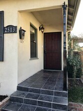 2513 Manor St in Bakersfield, CA - Foto de edificio - Building Photo