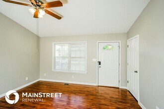 8906 Greenmoore Dr in Louisville, KY - Building Photo - Building Photo