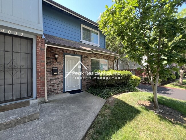 property at 4000 Oak Villa Cir