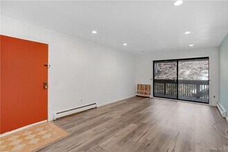 23 Hillside Terrace in White Plains, NY - Foto de edificio - Building Photo