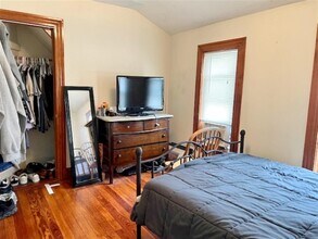 33 Rogers Ave, Unit 1 in Somerville, MA - Building Photo - Building Photo