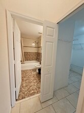12515 McGregor Blvd, Unit 12515 McGregor Blvd. #205 in Ft. Myers, FL - Foto de edificio - Building Photo
