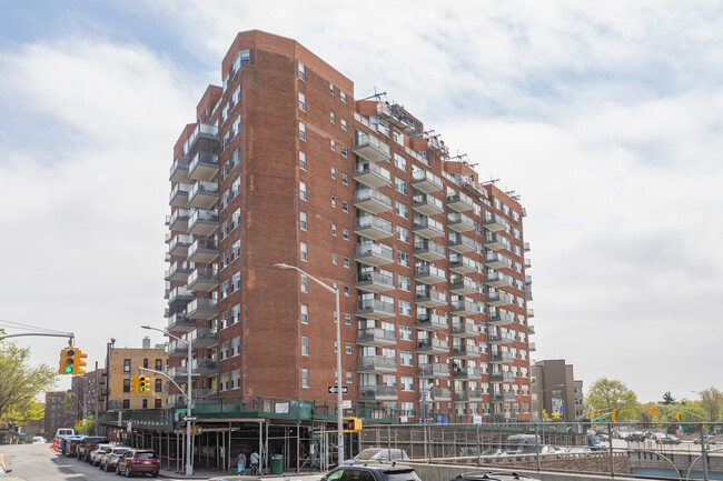 Greenbriar Condominium in Jamaica, NY - Building Photo - Building Photo