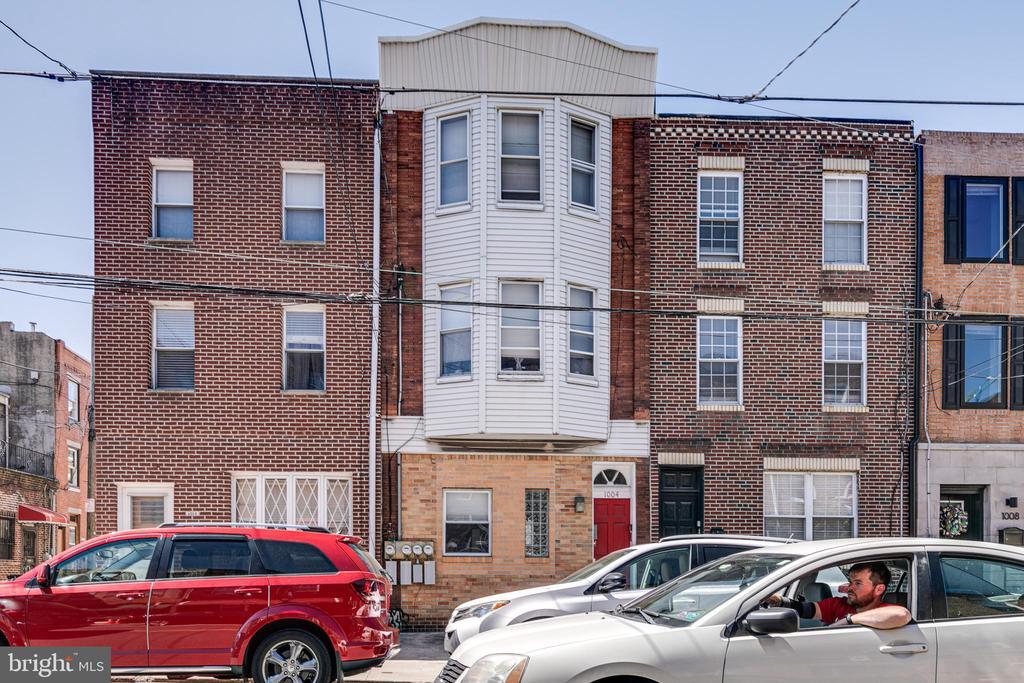 1004 Christian St in Philadelphia, PA - Building Photo