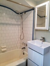 7432 Piney Branch Rd, Unit apartment B in Takoma Park, MD - Foto de edificio - Building Photo