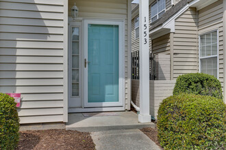 1553 Wynd Crest Way in Virginia Beach, VA - Foto de edificio - Building Photo