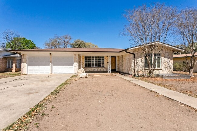 2315 W Summit Ave. in San Antonio, TX - Building Photo - Building Photo