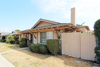 16642 Bartlett Ln in Huntington Beach, CA - Building Photo - Building Photo