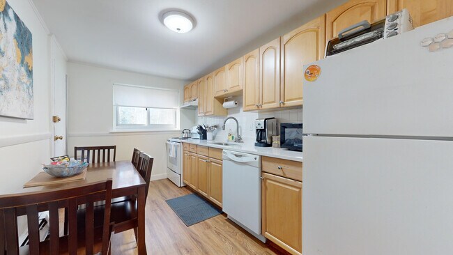 99 Chestnut St, Unit 5 in Brookline, MA - Foto de edificio - Building Photo