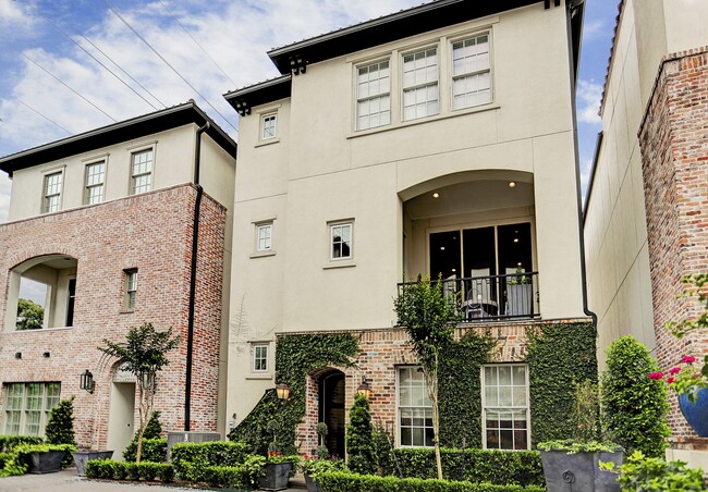 1152 Mosaico Ln
